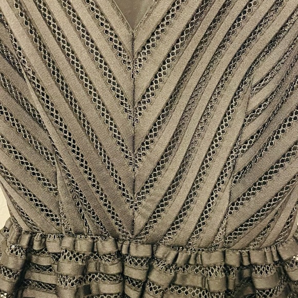 XS Saks Fifth Avenue black V neck V back midi dress - Picture 4 of 4